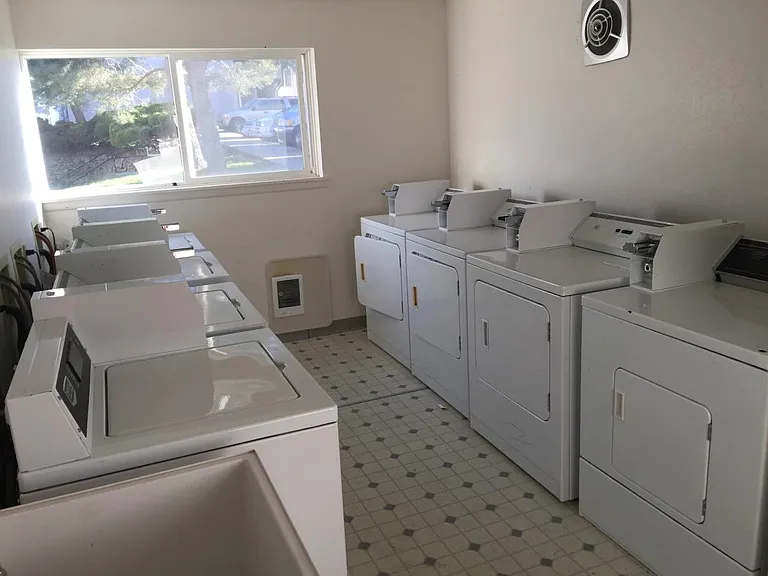 921 SE Klemgard St #D6 — Photo 9