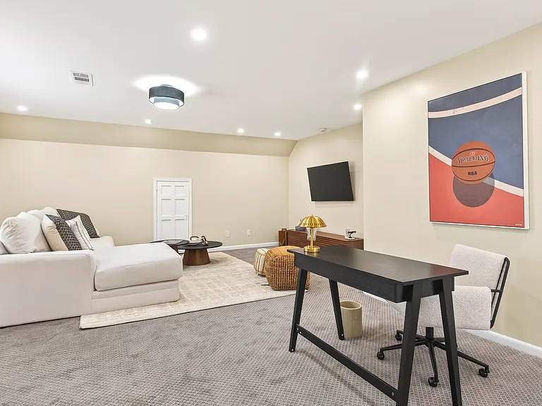 310 Rivoli Cir — Photo 38