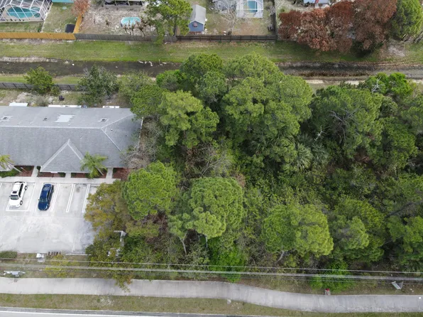 1751 SE Lennard Road NW, Port St Lucie, FL 34952