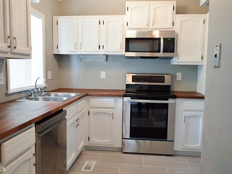 197 Woodstone Dr — Photo 7