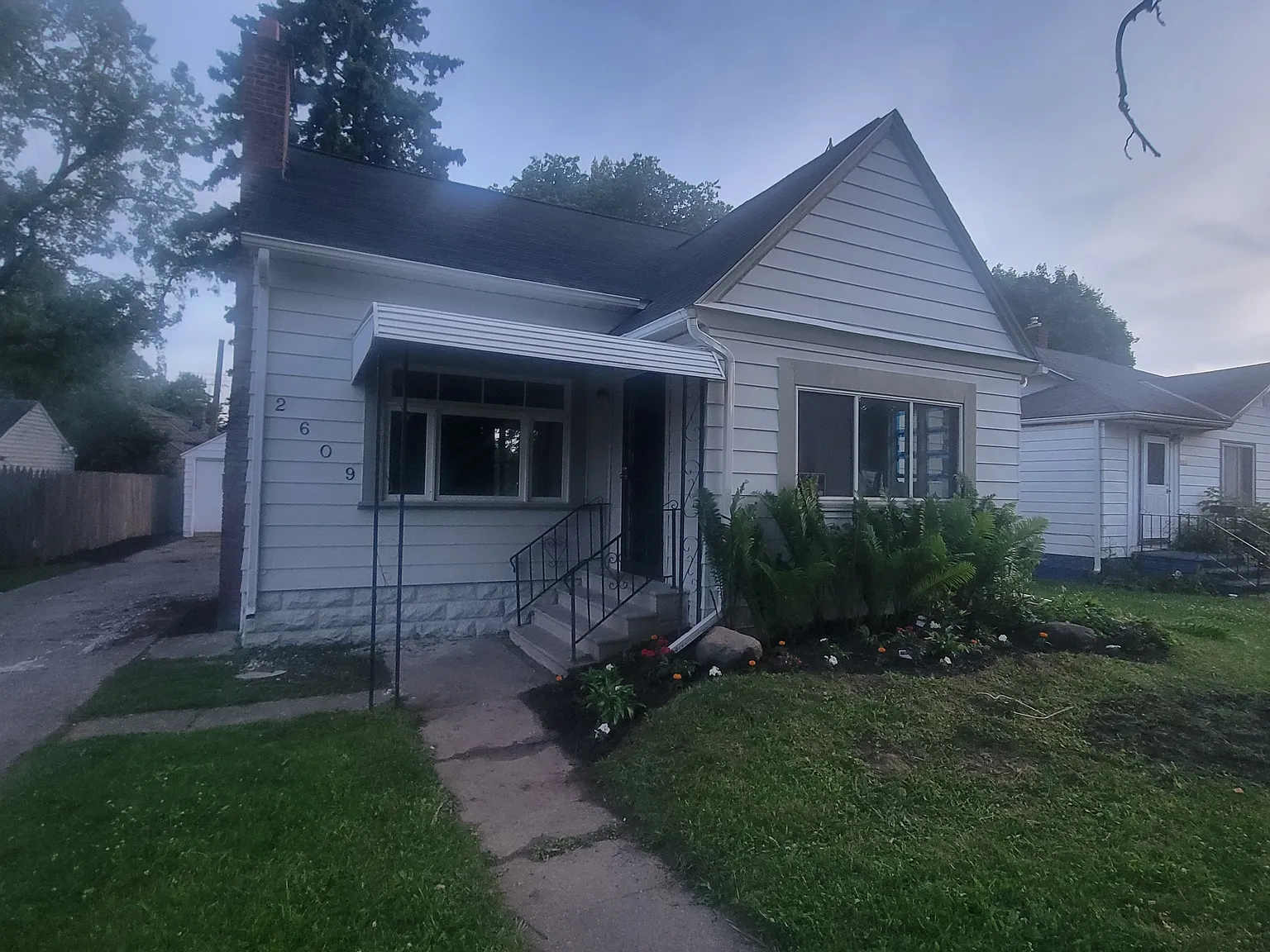 3 bed, 964 sqft, $1,200 — Photo 2