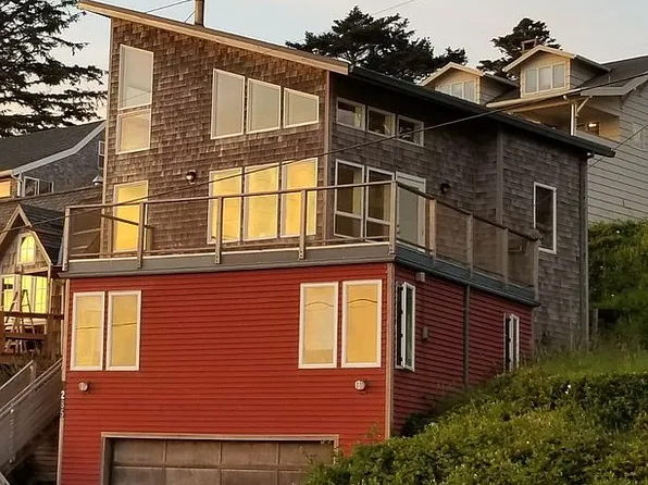 1285 Pacific Ave, Tillamook, OR 97141