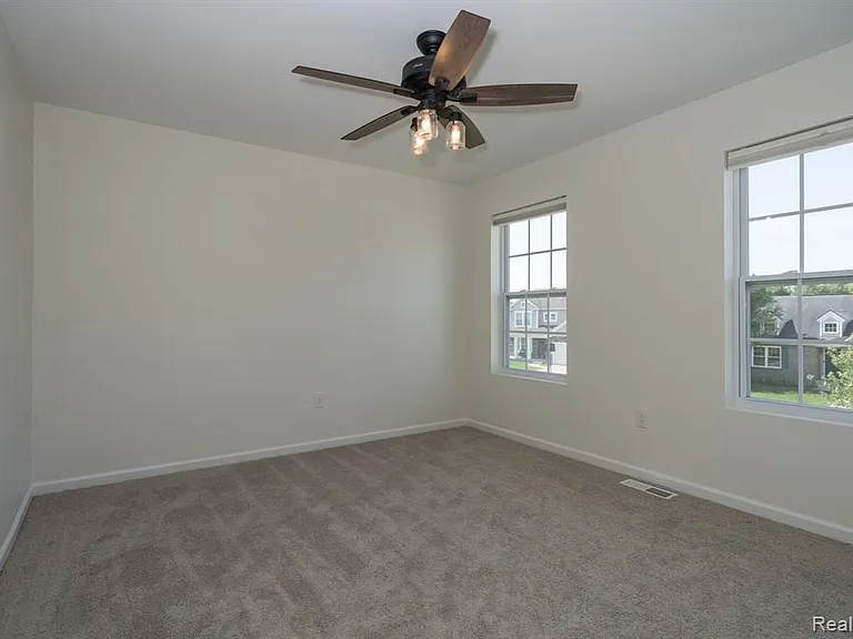 425 Knollwood Dr — Photo 22
