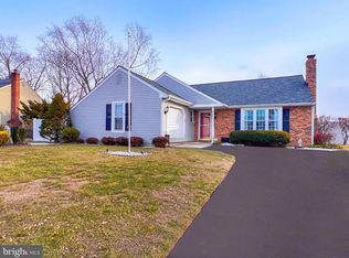 628 S Queen Anne Dr, Fairless Hills, PA 19030
