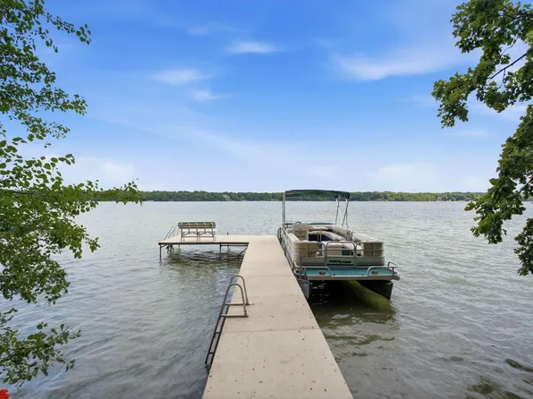 2564 N Huebner ROAD, Summit, WI 53066