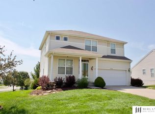 2314 Ridgeview Dr, Papillion, NE 68046