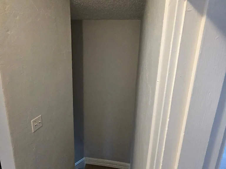 5030 Winona Ave #2F — Photo 1