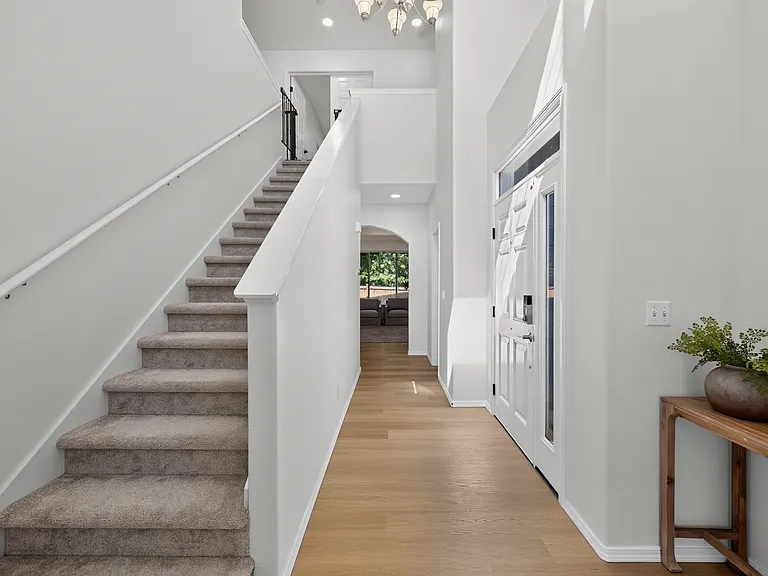 659 Vashon Pl NE — Photo 14