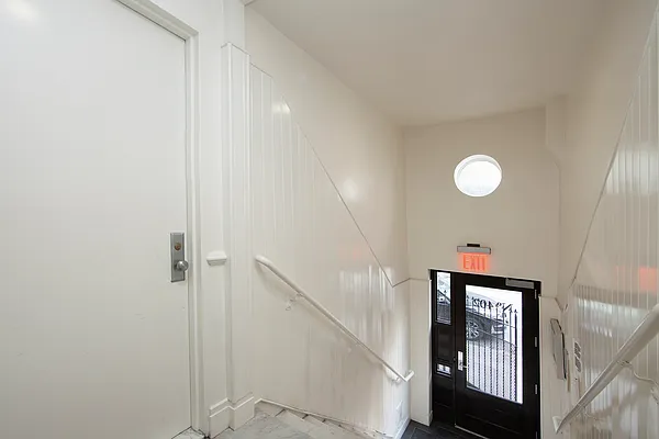 Rented by R New York | media 32