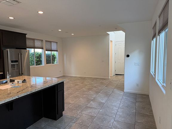 5th image of 1025 Bridlewood Dr