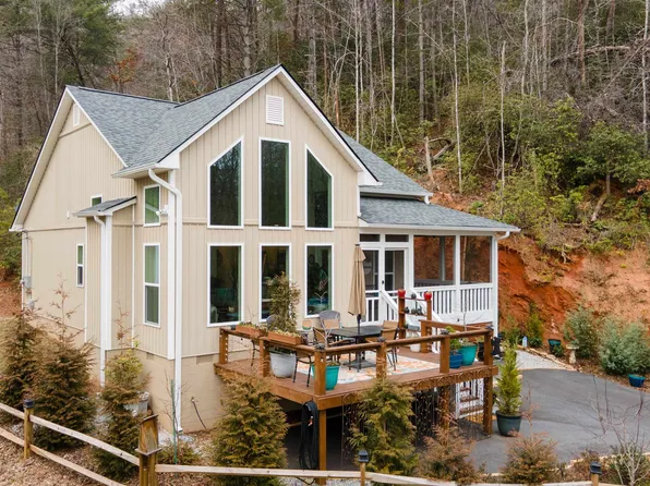 776 Valley St, Clayton, GA 30525