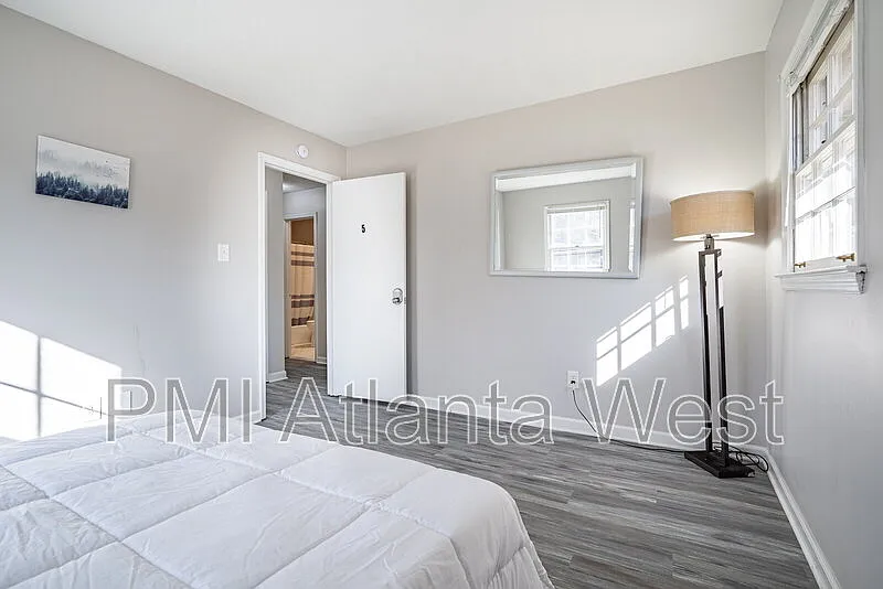 5 bed, 3.0 bath, 1900 sqft, $1,950 — Photo 3