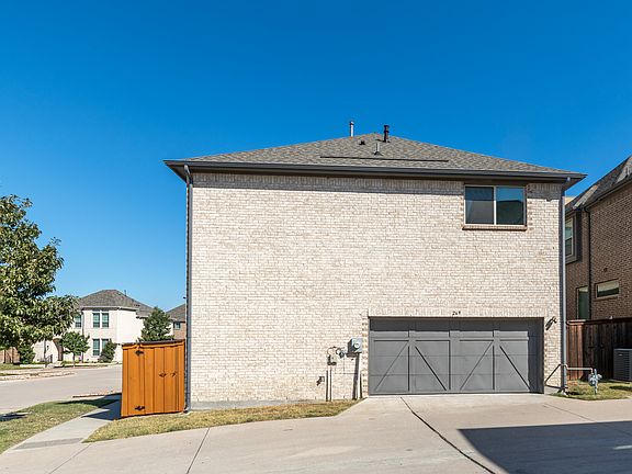 3rd image of 269 Golden Gate Dr