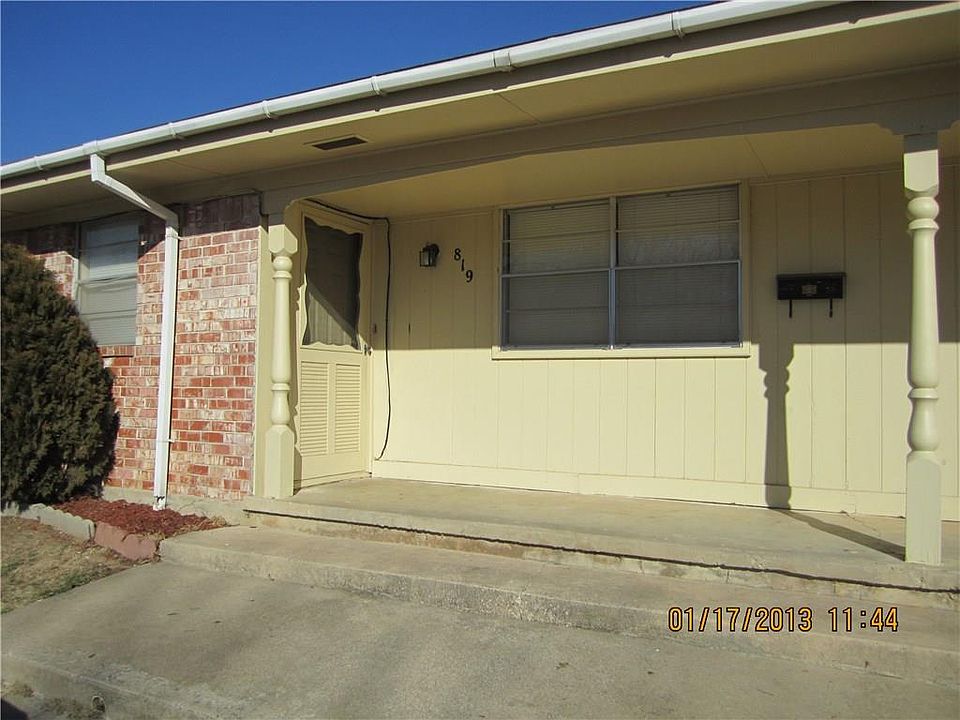 1st image of 819 Russell Cir #821