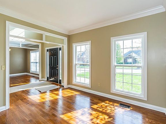5th image of 111 Stone Cove Dr