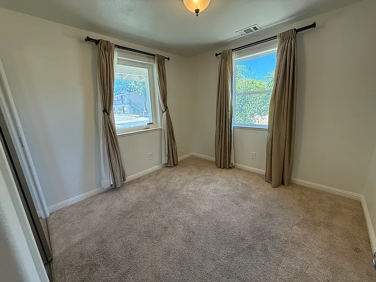 434 Rose Ave — Photo 8