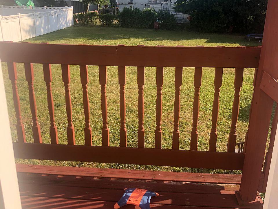DECK OFF BEDROOM