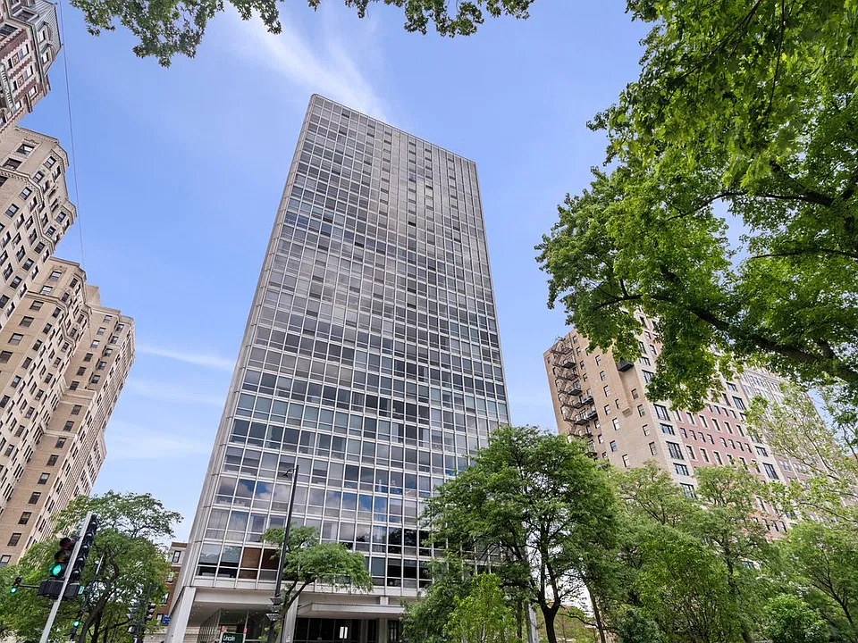 2400 N Lakeview Ave #1116