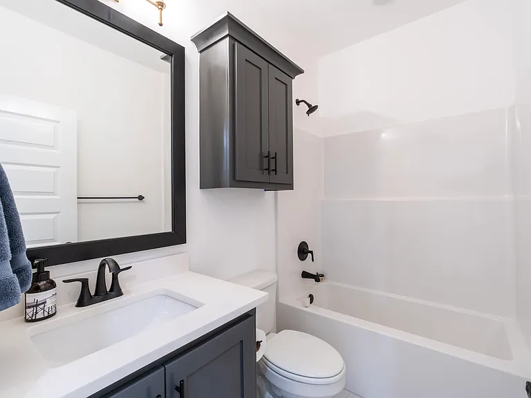 87 Leicester Dr — Photo 8