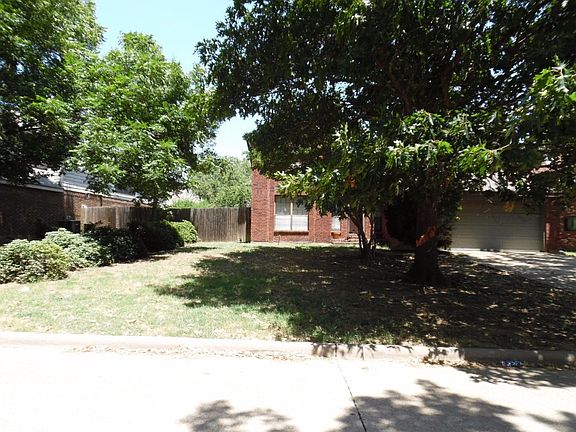 3rd image of 2426 Warrington Dr