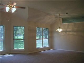 5th image of 904 Kemp Hills Dr