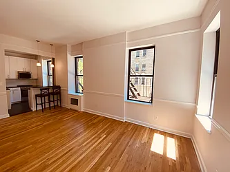Rented by Metropolis Real Estate of Manhattan