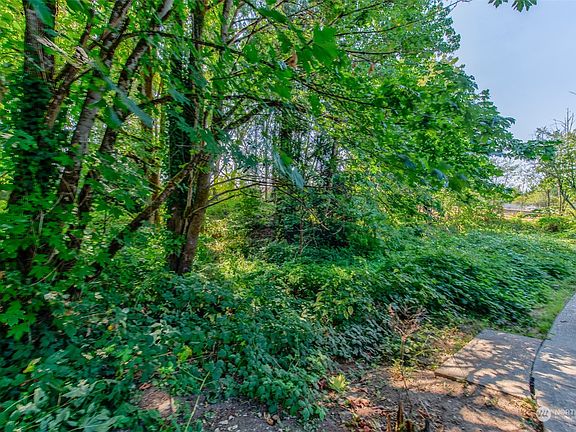 3rd image of 8300 136th Avenue SE