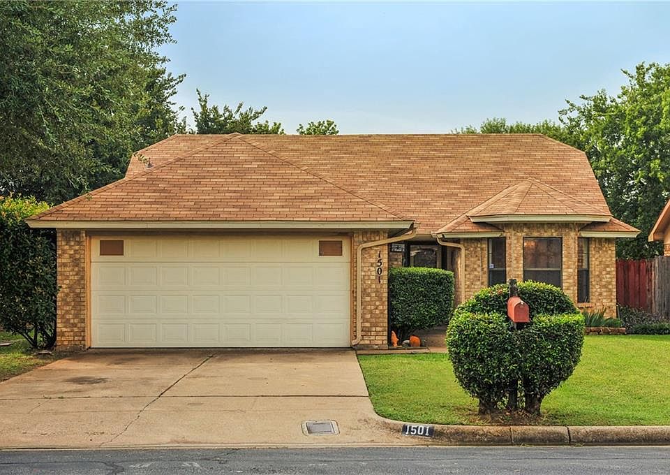 1st image of 1501 Lincolnshire Way