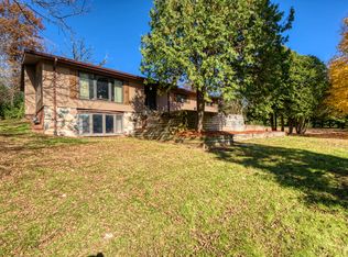 S39W27410 Brookhill Dr, Waukesha, WI 53189