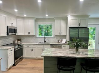 16 High St, Stratham, NH 03885