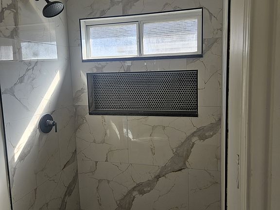 5th image of 1060 Moosehead Dr