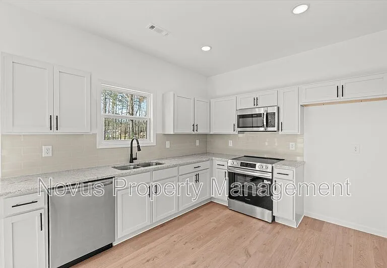 97 Carroll Cir — Photo 10