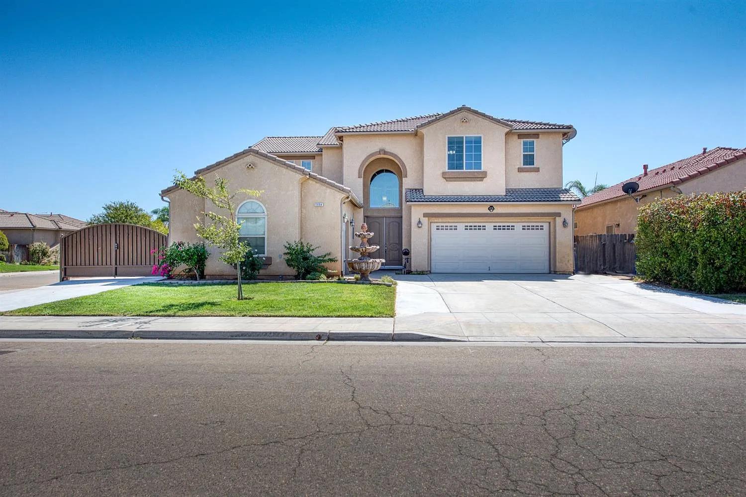 5894 E Lorena Ave photo 1