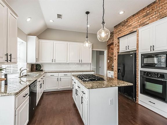 The chef in the family will love the kitchen with loads of granite counter space for food prep and serving.