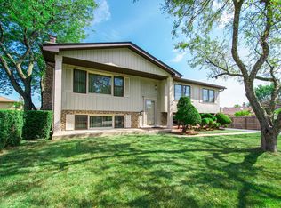 714 W Wrightwood Ave, Addison, IL 60101