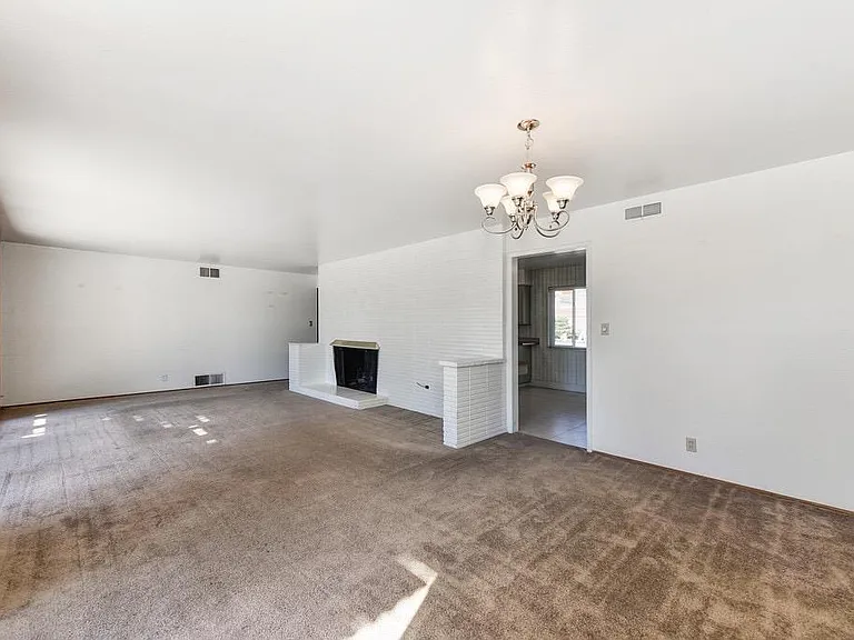 1302 Frances Dr — Photo 3