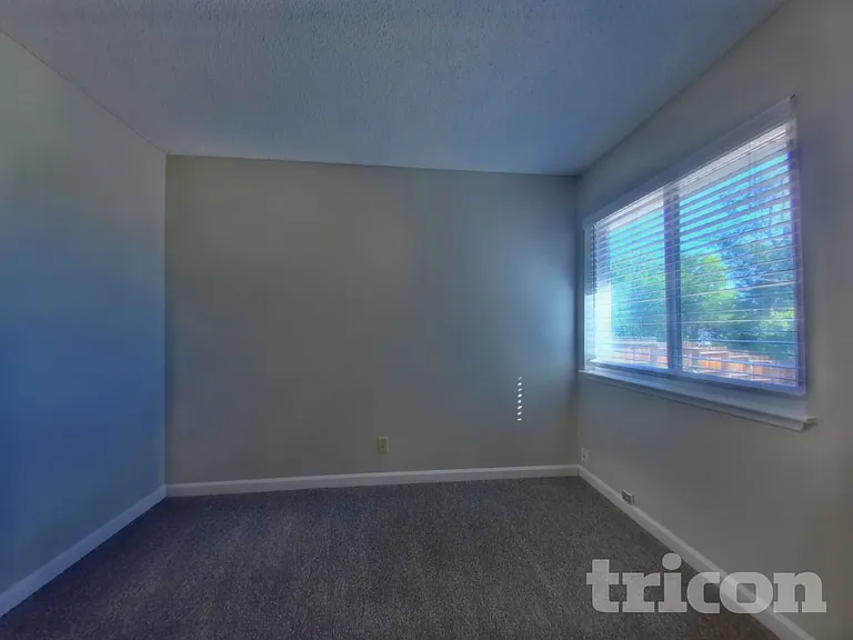 3445 Kings Row — Photo 9