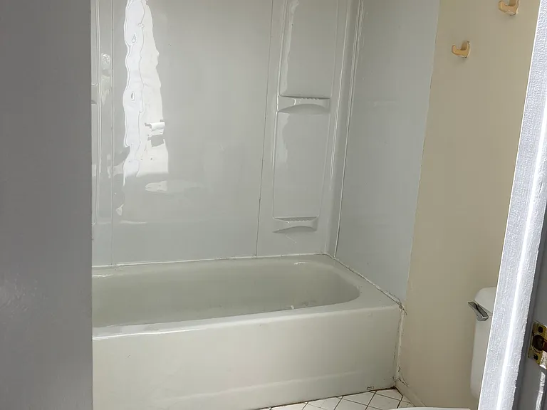 2138 Woodbourne Ave — Photo 26