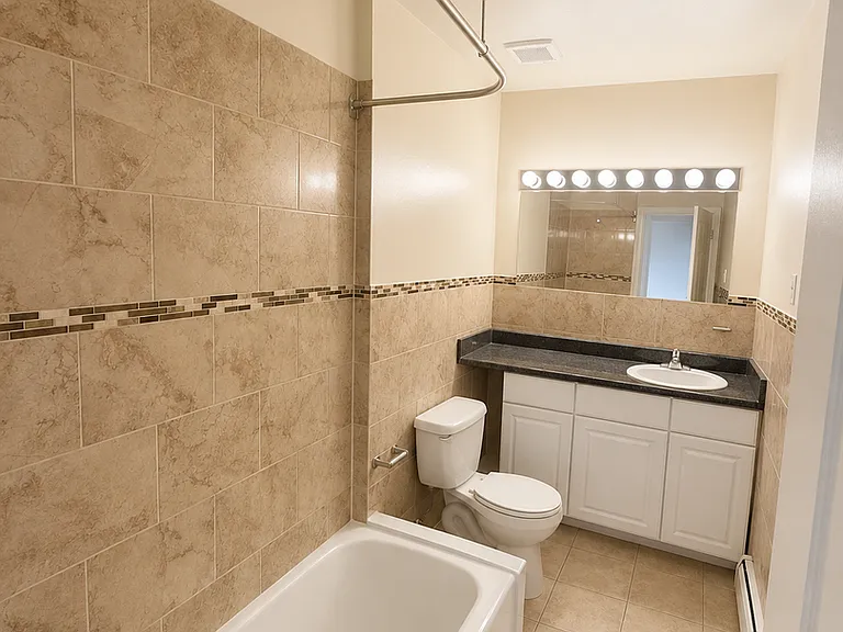 Colonial Point Apartments — Photo 22