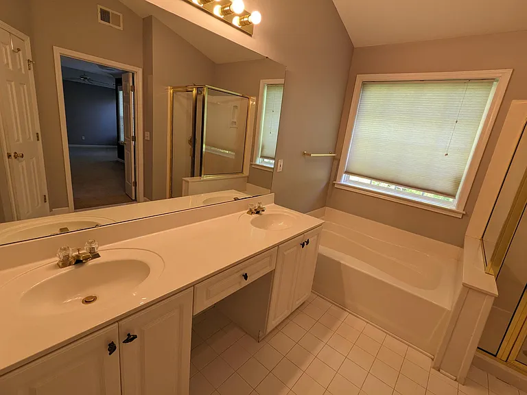 12 Lake Valley Ct — Photo 17