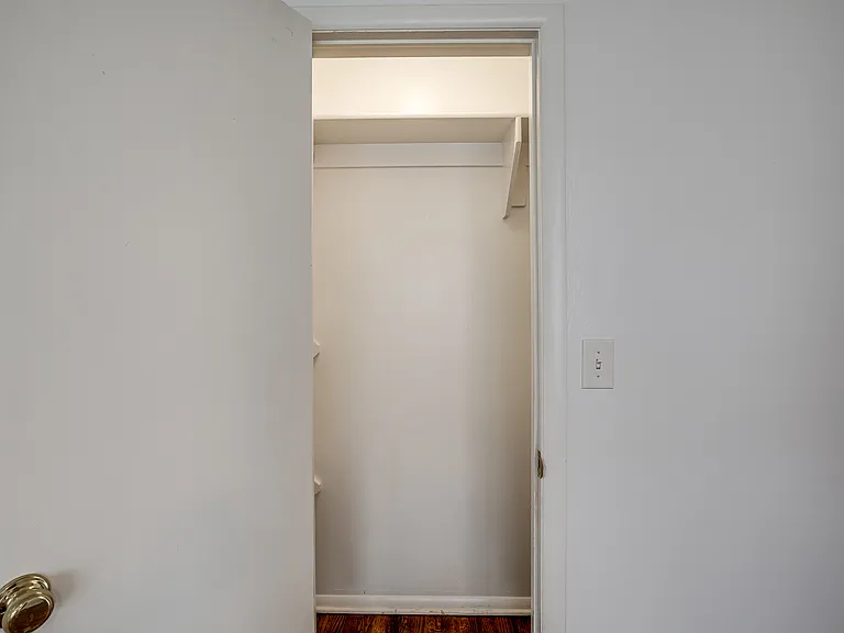 4620 N Harvey Pkwy — Photo 32