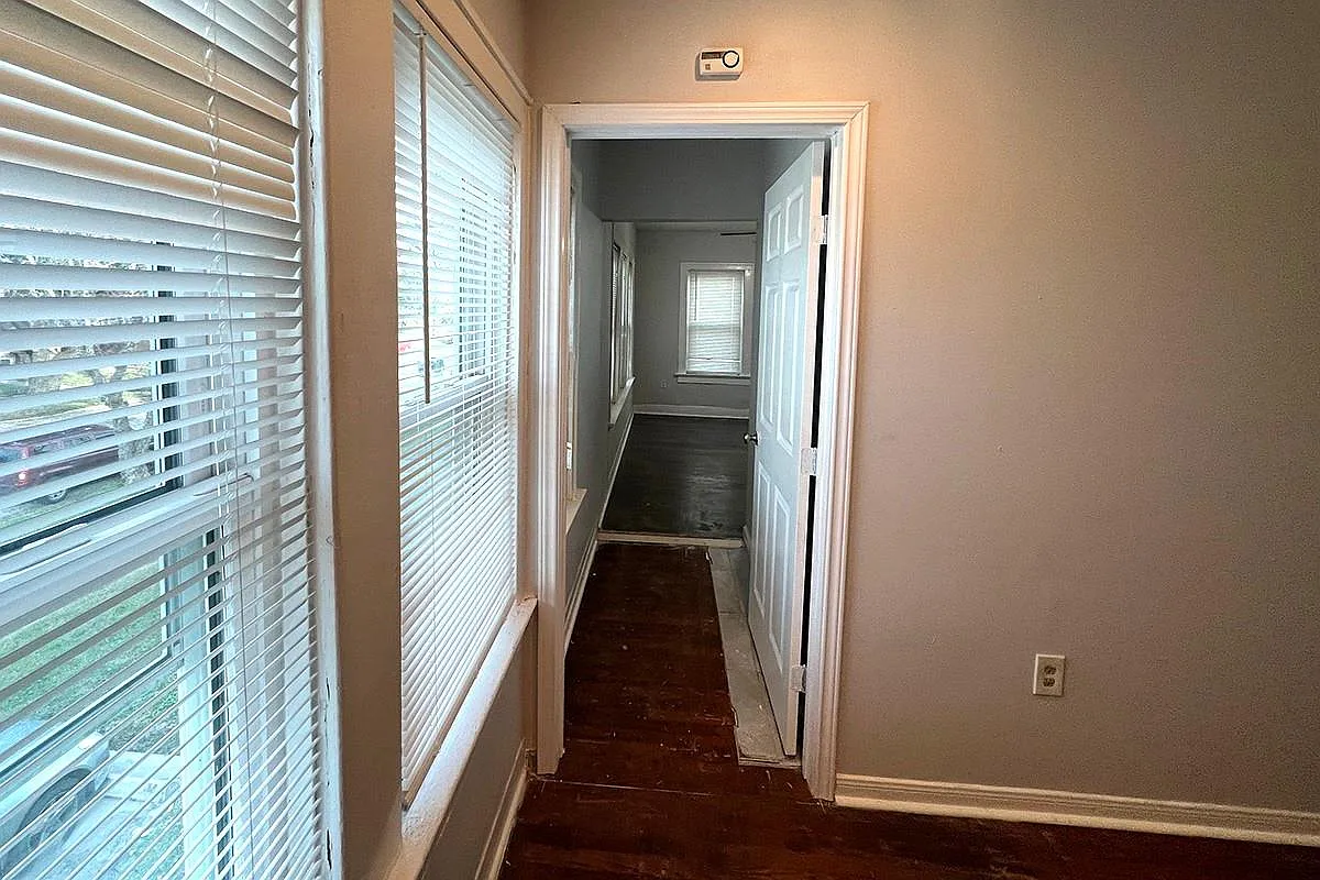 1 bed, 1.0 bath, 2280 sqft, $1,100 — Photo 4