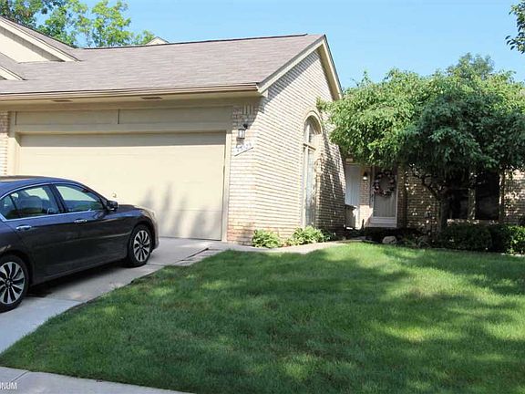 3rd image of 43125 W Kirkwood Dr