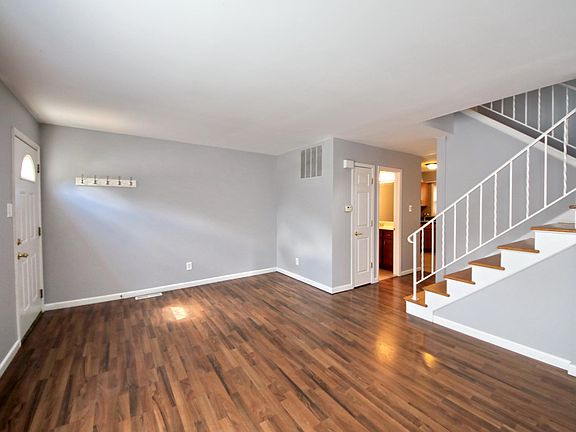 3rd image of 1139 Town And 4 Parkway Dr #1139