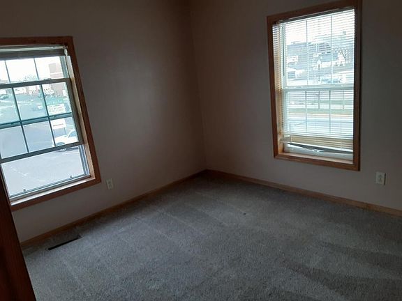 3rd image of 125 Lake Ave E #2