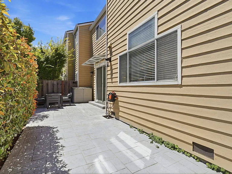 1104 Lautrec Ter — Photo 31
