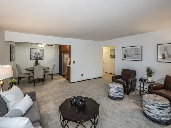 4380 Brookside Ct APT 208, Edina, MN 55436