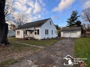 1202 W Smith Rd, Temperance, MI 48182