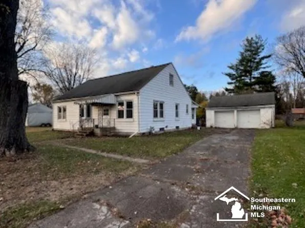 1202 W Smith Rd, Temperance, MI 48182