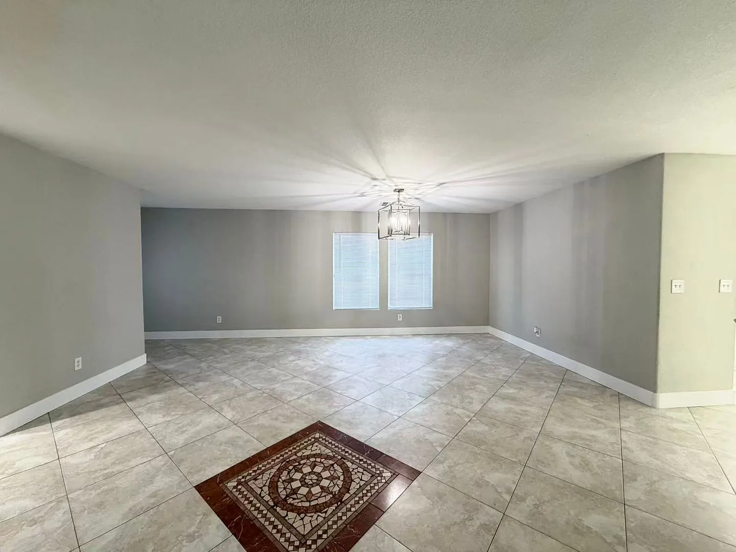 Come check out this beautiful 2,544 sqft 5 bed 3 bath home with an open floorplan! — Photo 4